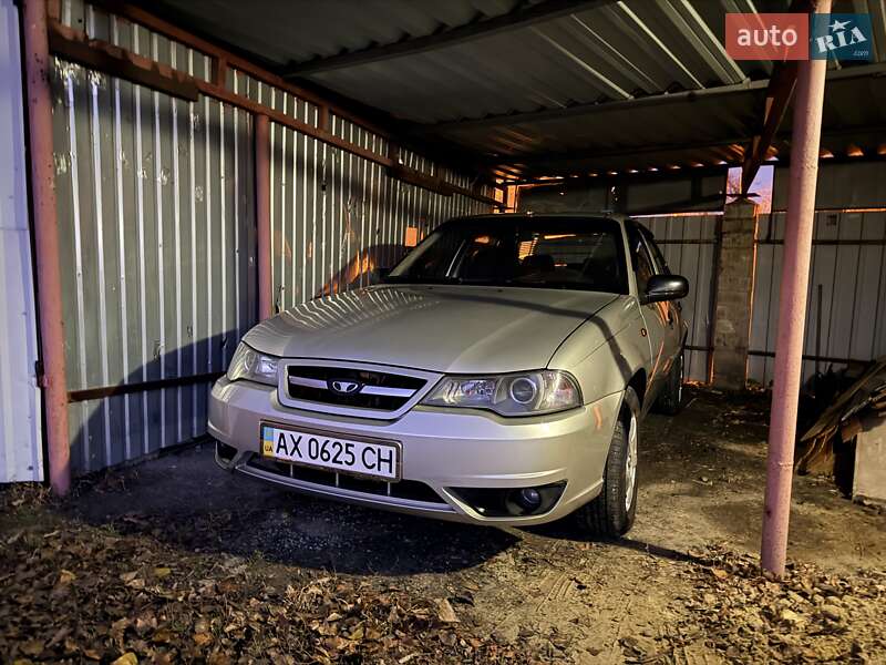 Седан Daewoo Nexia 2008 в Харькове фото Седан Daewoo Nexia 2008 в Харькове