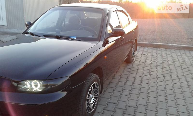 Седан Daewoo Nubira 1998 в Дніпрі