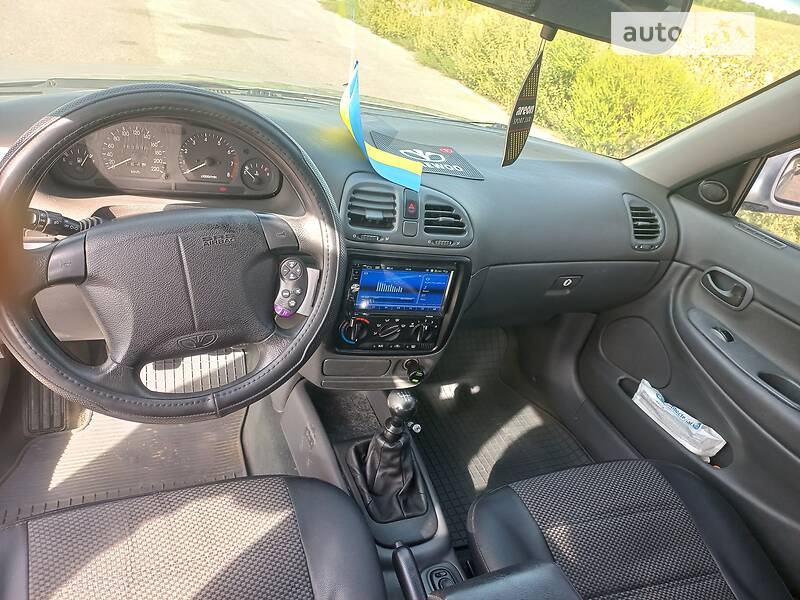 Седан Daewoo Nubira 1998 в Черновцах