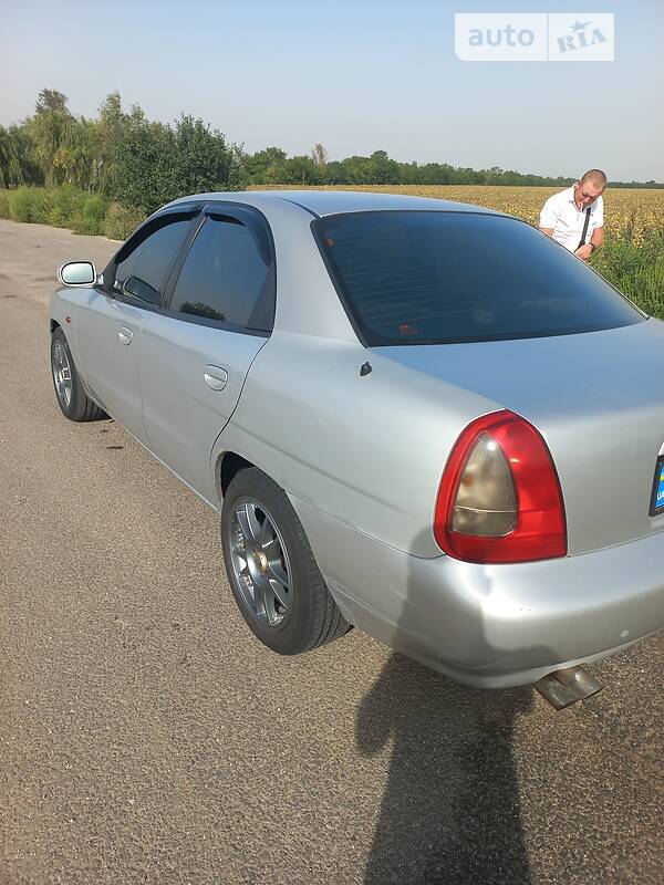 Седан Daewoo Nubira 1998 в Черновцах