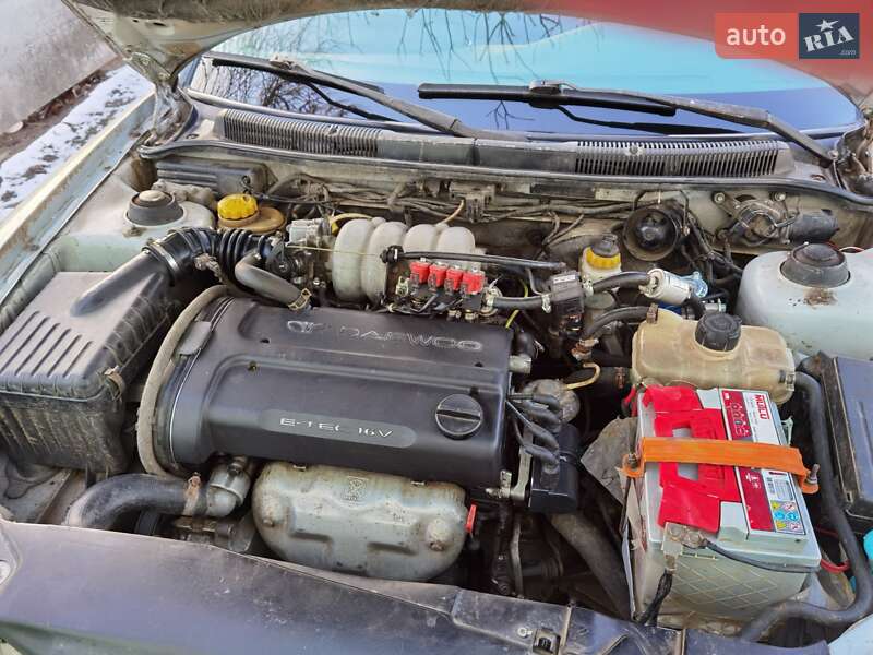 Седан Daewoo Nubira 1998 в Новоархангельську