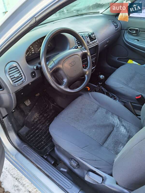 Седан Daewoo Nubira 1998 в Новоархангельську