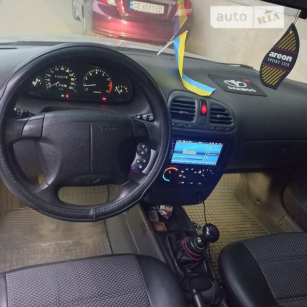 Седан Daewoo Nubira 1998 в Черновцах