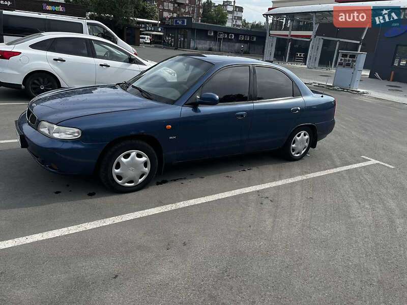 Седан Daewoo Nubira 1998 в Днепре