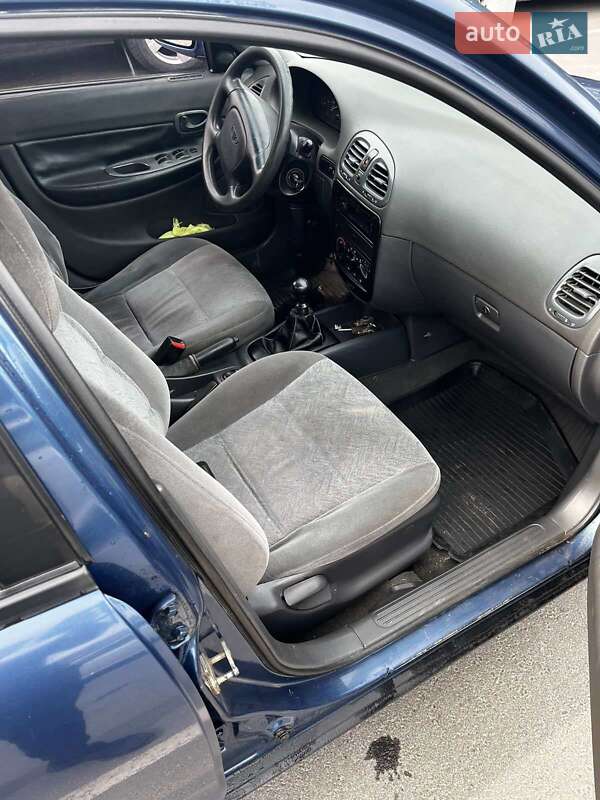 Седан Daewoo Nubira 1998 в Днепре