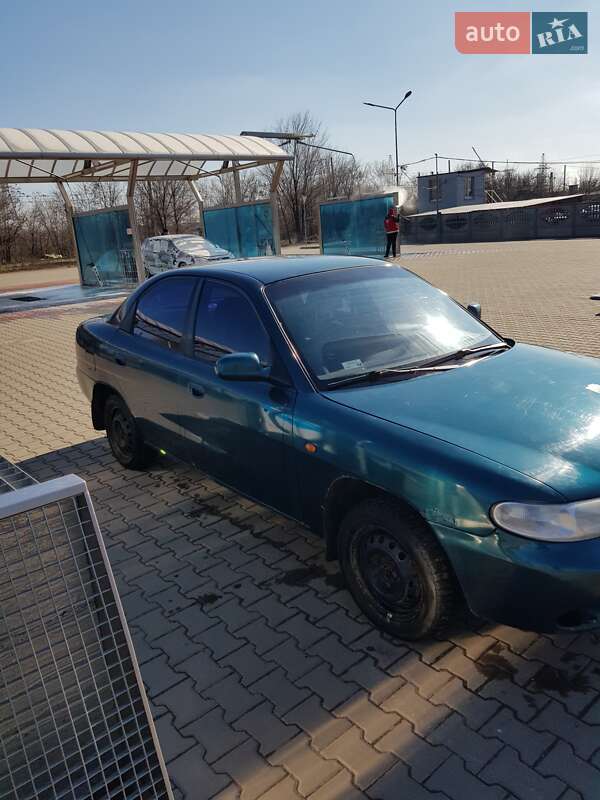 Седан Daewoo Nubira 1998 в Кривом Роге