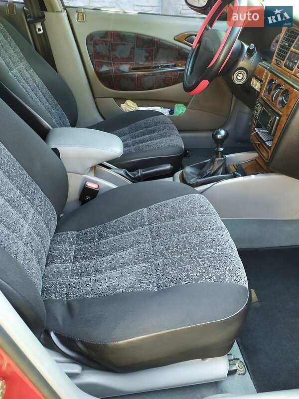Седан Daewoo Nubira 2003 в Новомосковске
