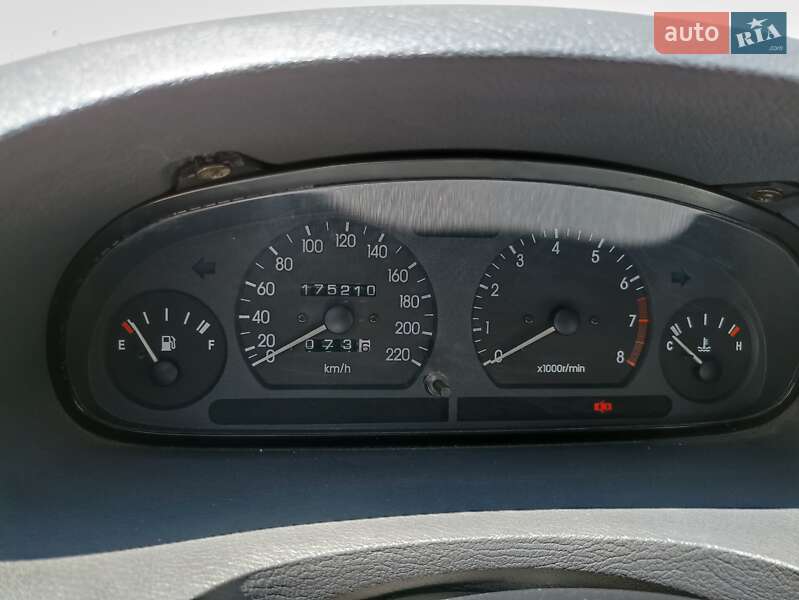 Седан Daewoo Nubira 1998 в Дніпрі
