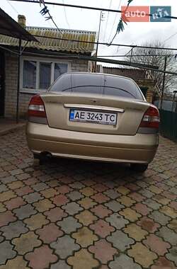 Седан Daewoo Nubira 2001 в Марганце