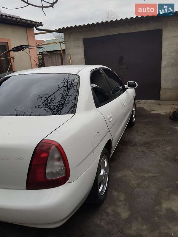 Седан Daewoo Nubira 1998 в Ізмаїлі