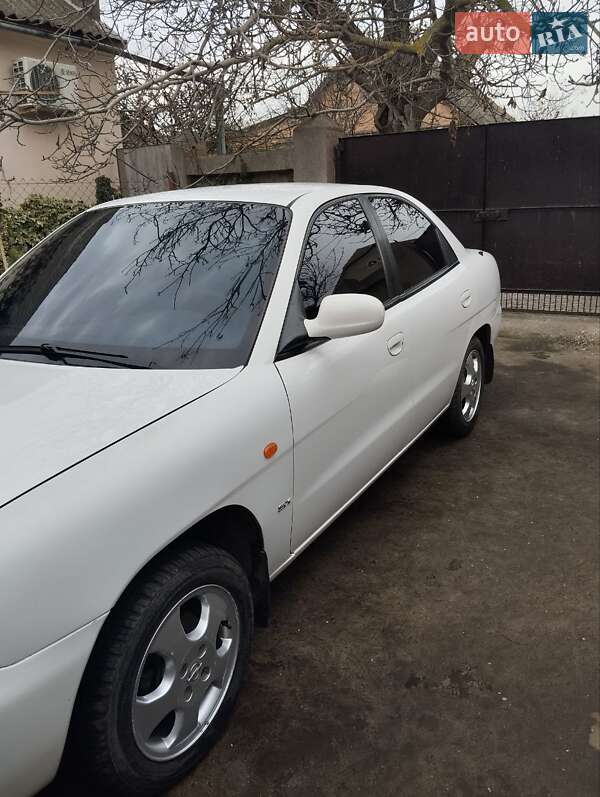 Седан Daewoo Nubira 1998 в Ізмаїлі