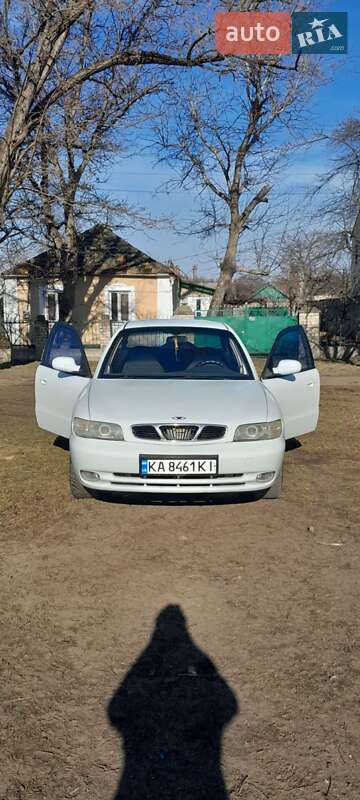 Седан Daewoo Nubira 1999 в Веселинове