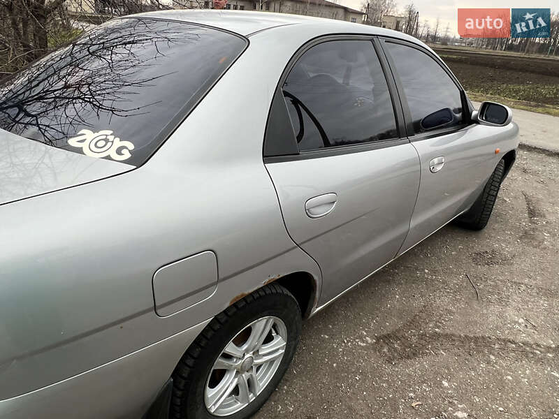 Седан Daewoo Nubira 1998 в Запорожье