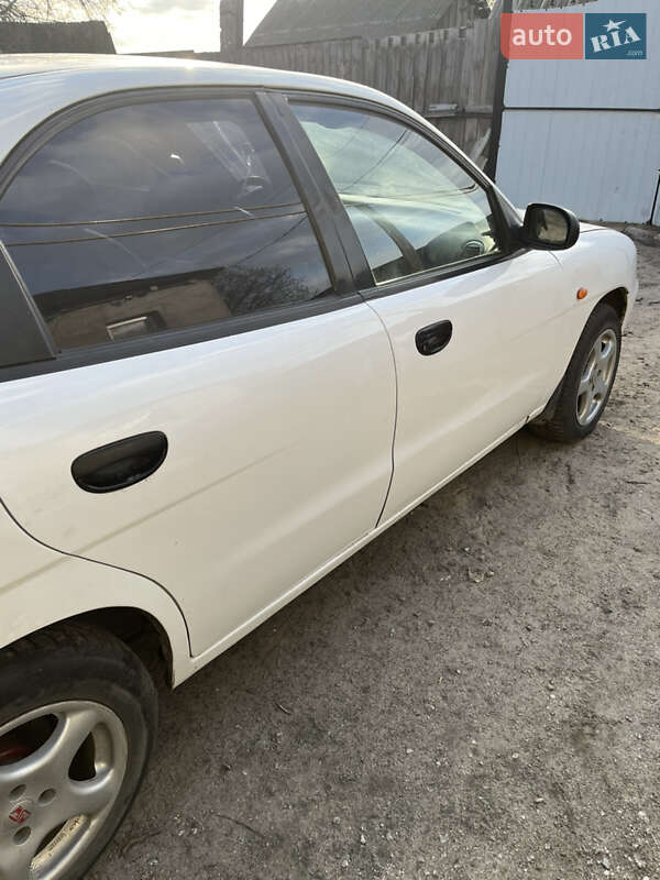Седан Daewoo Nubira 1998 в Лебедине