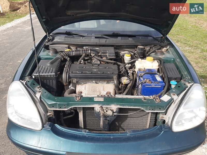 Седан Daewoo Nubira 1998 в Запорожье