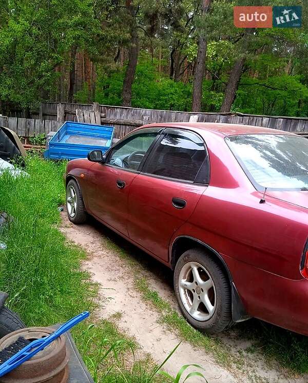 Седан Daewoo Nubira 1998 в Гадяче