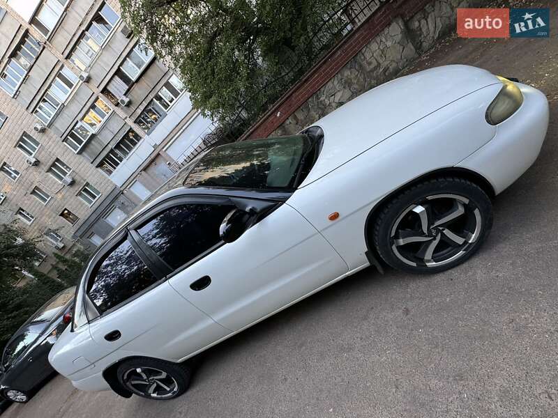 Седан Daewoo Nubira 1998 в Киеве