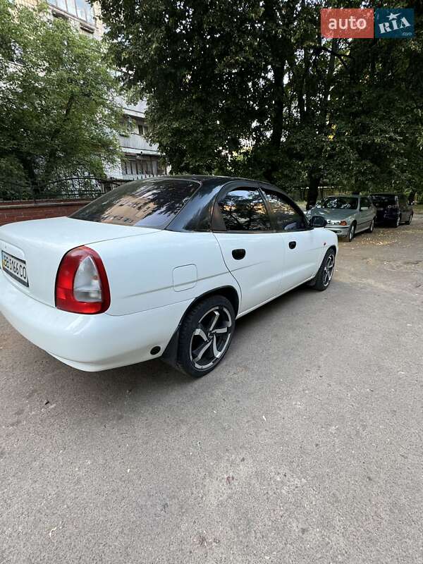 Седан Daewoo Nubira 1998 в Киеве