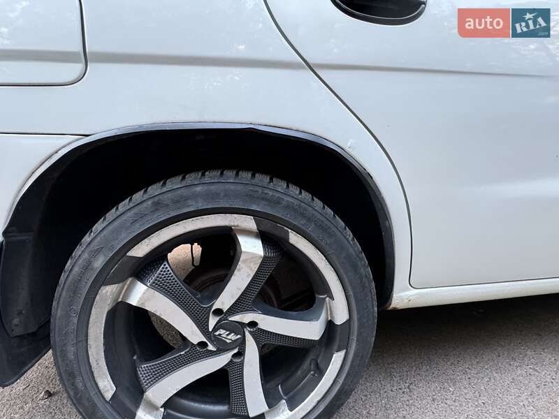 Седан Daewoo Nubira 1998 в Киеве