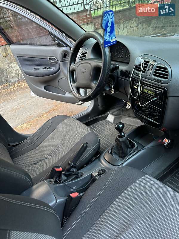 Седан Daewoo Nubira 1998 в Киеве