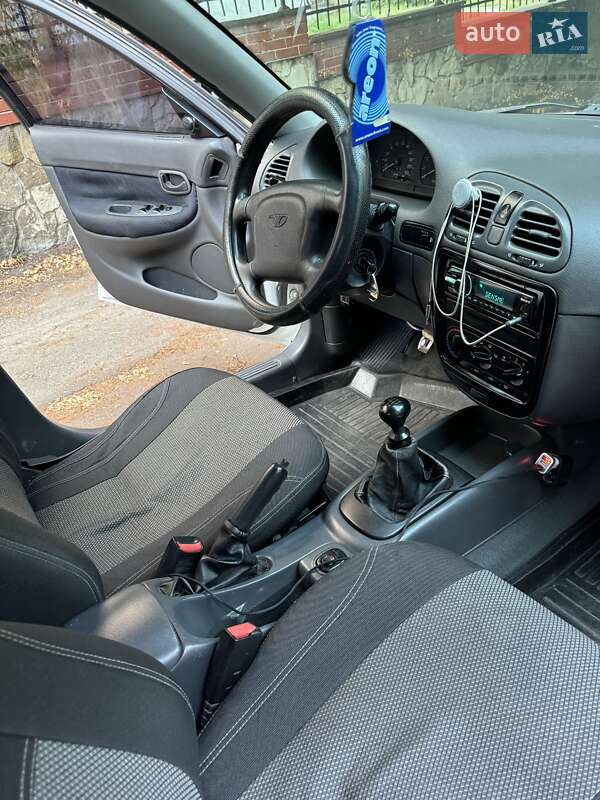 Седан Daewoo Nubira 1998 в Киеве
