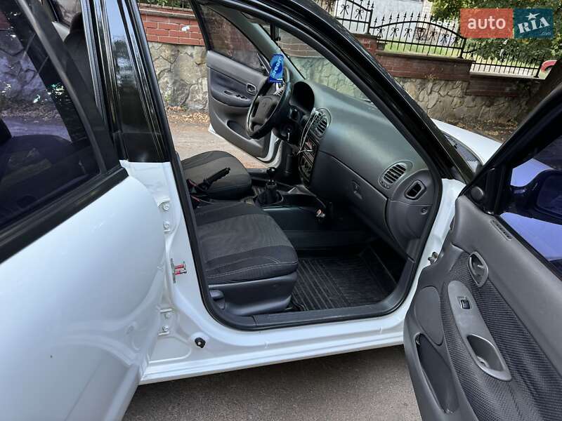 Седан Daewoo Nubira 1998 в Киеве