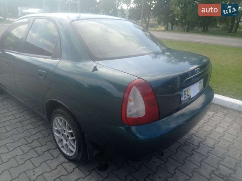 Седан Daewoo Nubira 1999 в Новояворовске