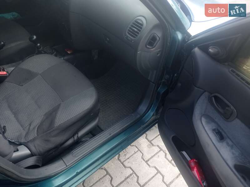 Седан Daewoo Nubira 1999 в Новояворовске