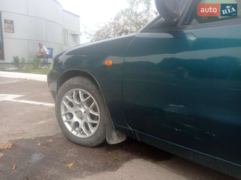 Седан Daewoo Nubira 1999 в Новояворовске