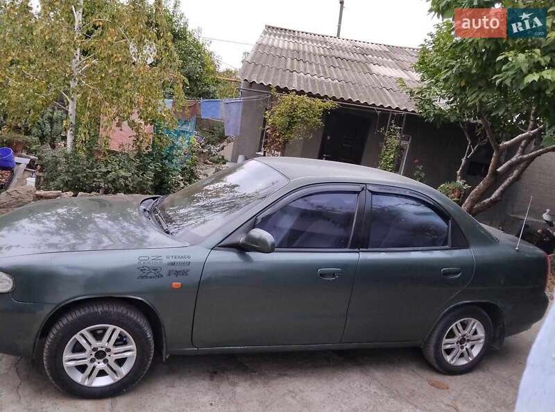 Седан Daewoo Nubira 1998 в Великой Александровке