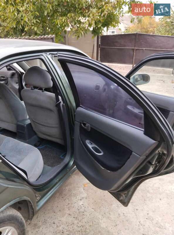 Седан Daewoo Nubira 1998 в Великой Александровке