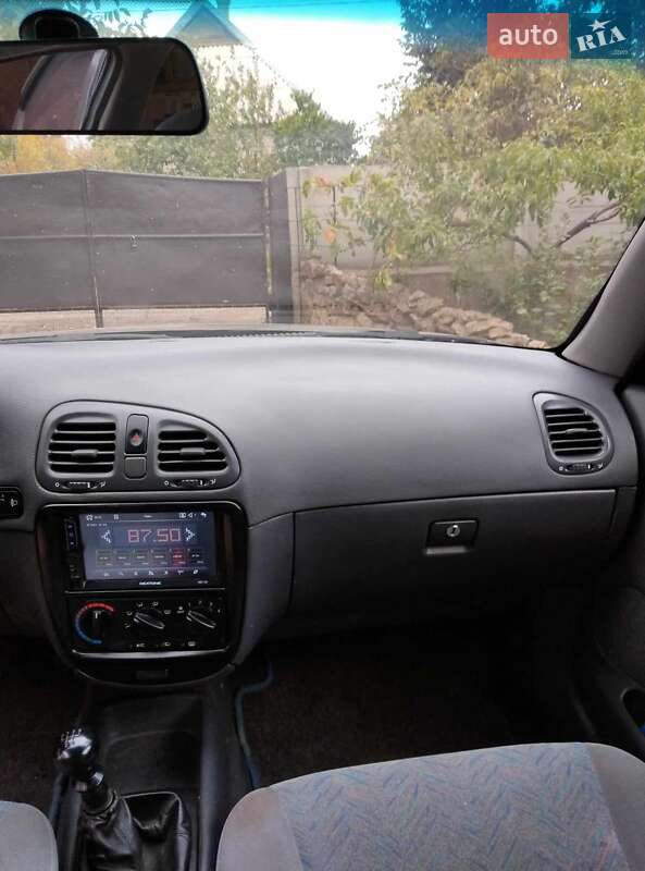 Седан Daewoo Nubira 1998 в Великой Александровке