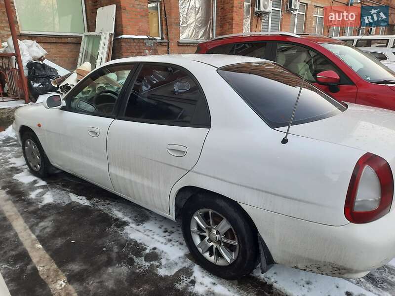 Седан Daewoo Nubira 1998 в Хмельницком