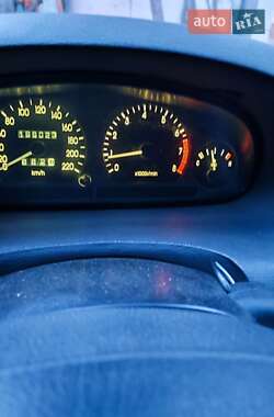 Седан Daewoo Nubira 1998 в Каневі