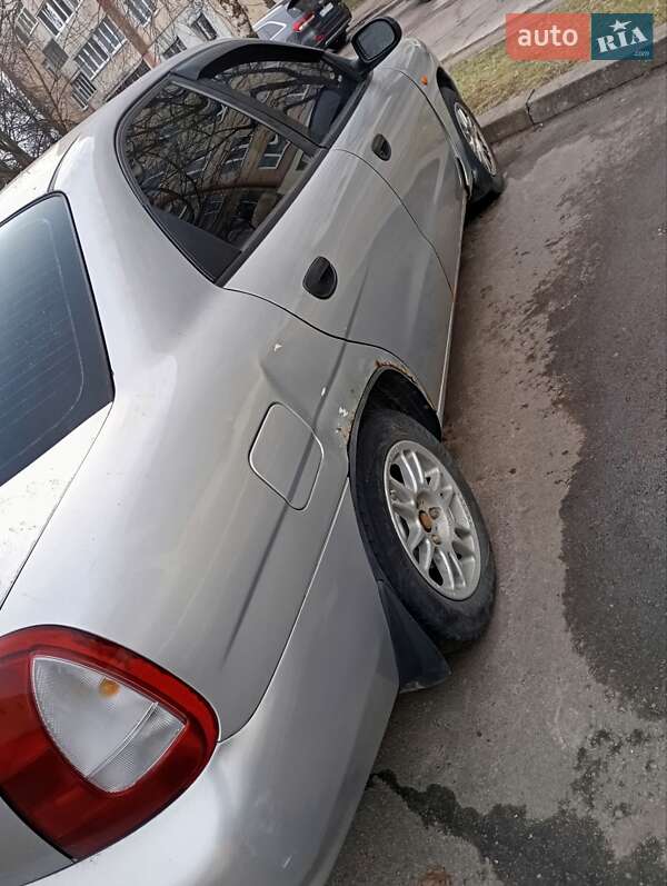 Седан Daewoo Nubira 1998 в Львове