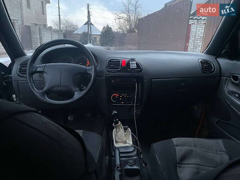 Седан Daewoo Nubira 1998 в Кривом Роге