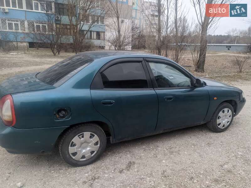 Седан Daewoo Nubira 1998 в Каменском