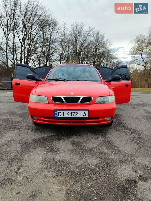 Хэтчбек Daewoo Nubira 1998 в 