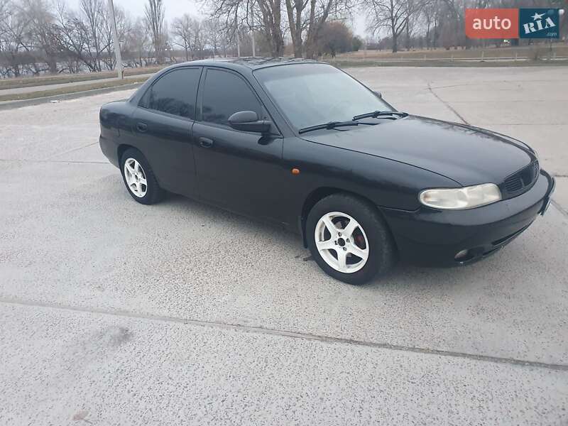 Седан Daewoo Nubira 1998 в Каневе
