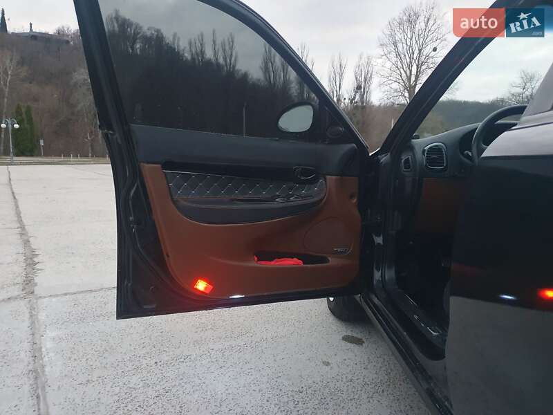 Седан Daewoo Nubira 1998 в Каневе