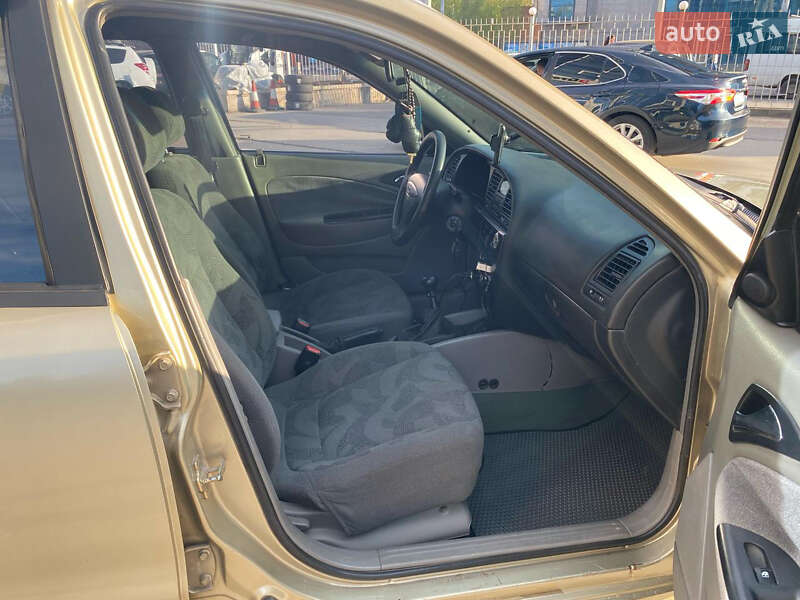 Седан Daewoo Nubira 2001 в Харькове