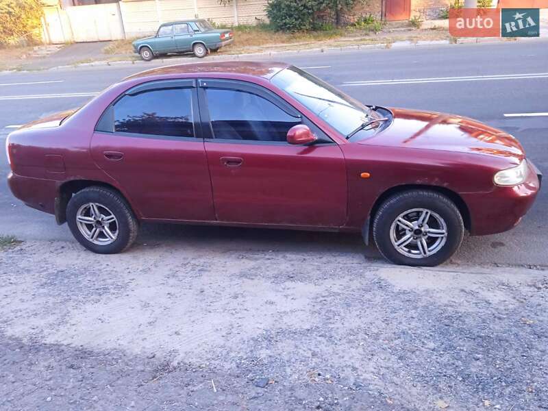 Седан Daewoo Nubira 1998 в Харкові