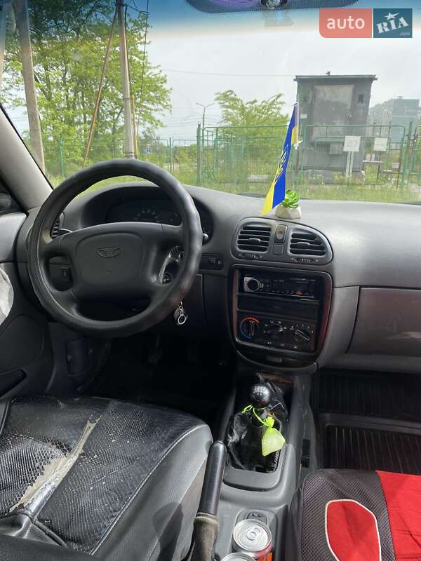 Седан Daewoo Nubira 1998 в Запорожье