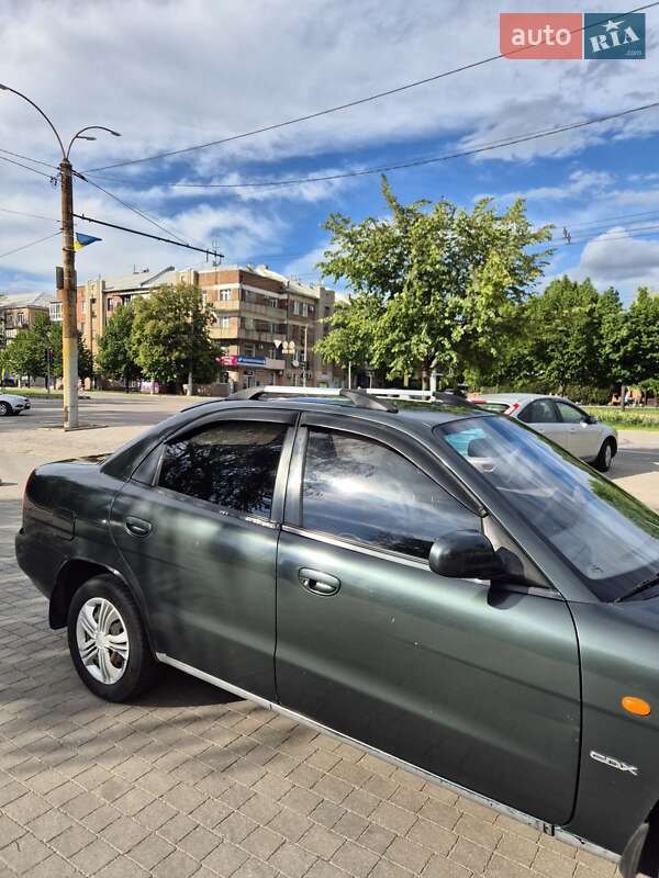Седан Daewoo Nubira 1997 в Запорожье