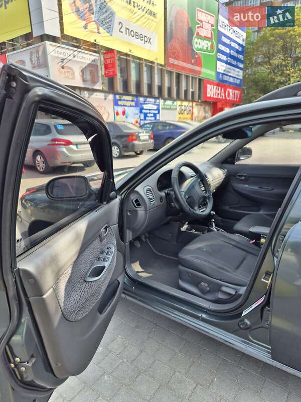Седан Daewoo Nubira 1997 в Запорожье