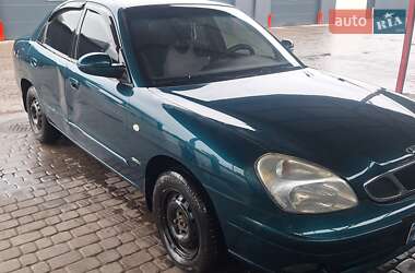 Седан Daewoo Nubira 2001 в Жовкве