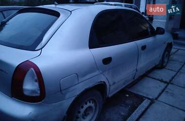 Хетчбек Daewoo Nubira 1998 в 