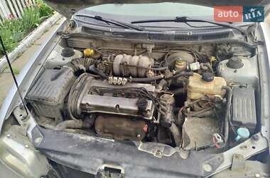 Хетчбек Daewoo Nubira 1998 в 