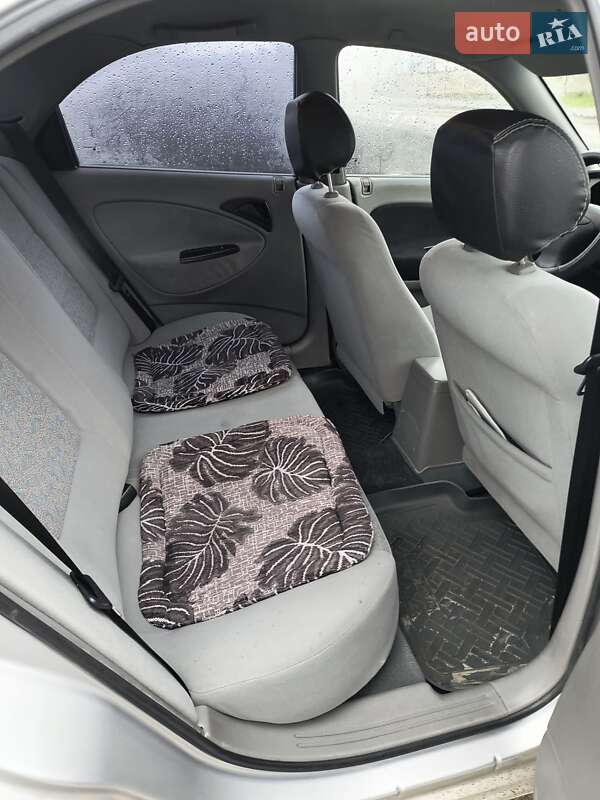 Седан Daewoo Nubira 2003 в Чемерівцях