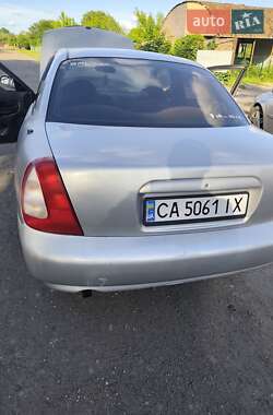 Седан Daewoo Nubira 1998 в Каневе